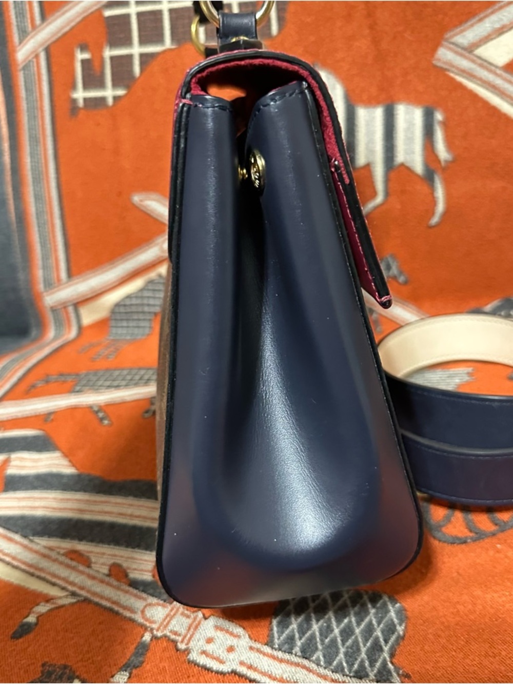 LOUIS VUITTON ❤️🌟CA0139 CLUNY BB W/ DETACHEABLE LONG STRAP ⭐️ - Picture 6 of 13
